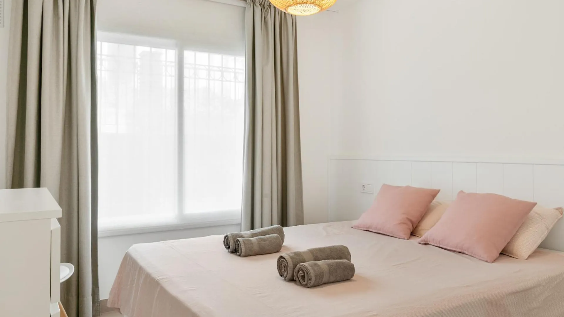 Apartment Margarita In Miraflores 卡拉德米哈斯